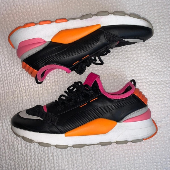 Shoes - Picture 2 of 6